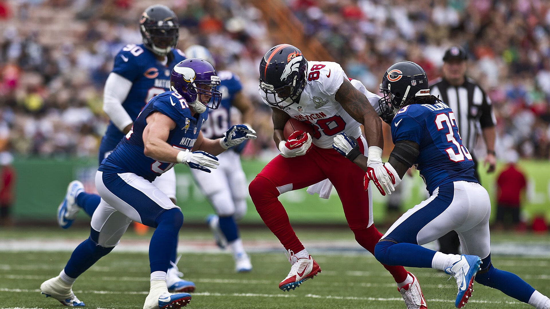 九游体育下载-苏炳添穿越校园被学生围堵合影，苏炳添从校服